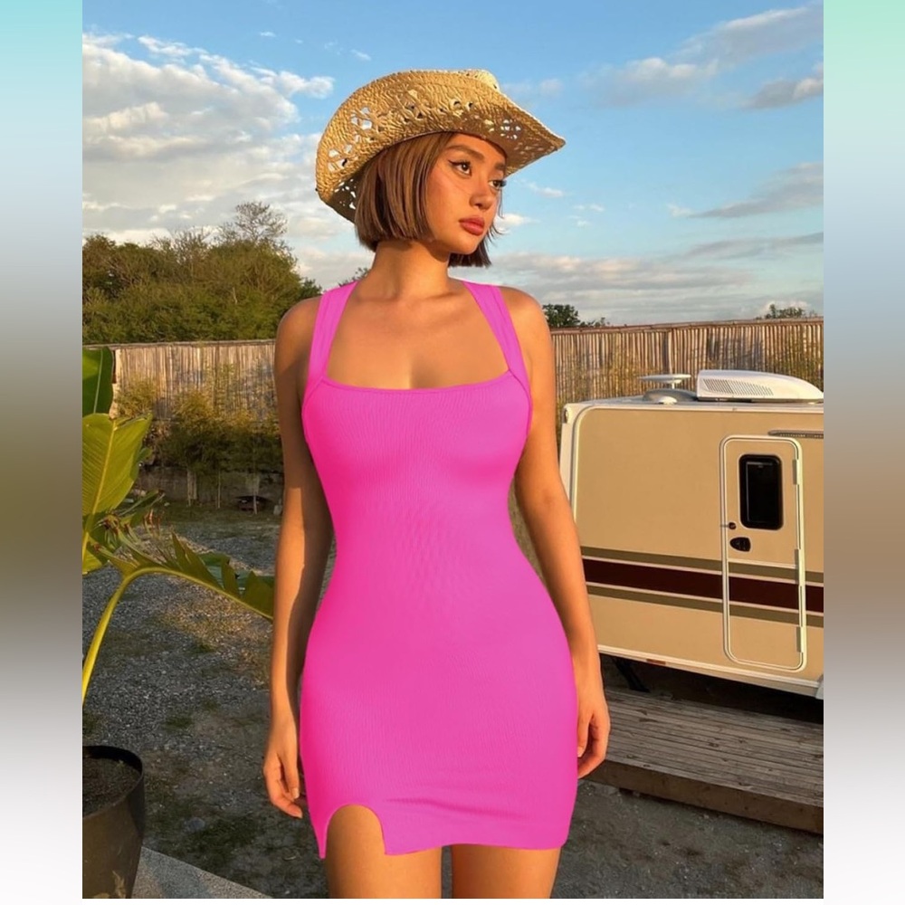 Sexy body con fitted pink dress size medium🌸💋brand new never worn